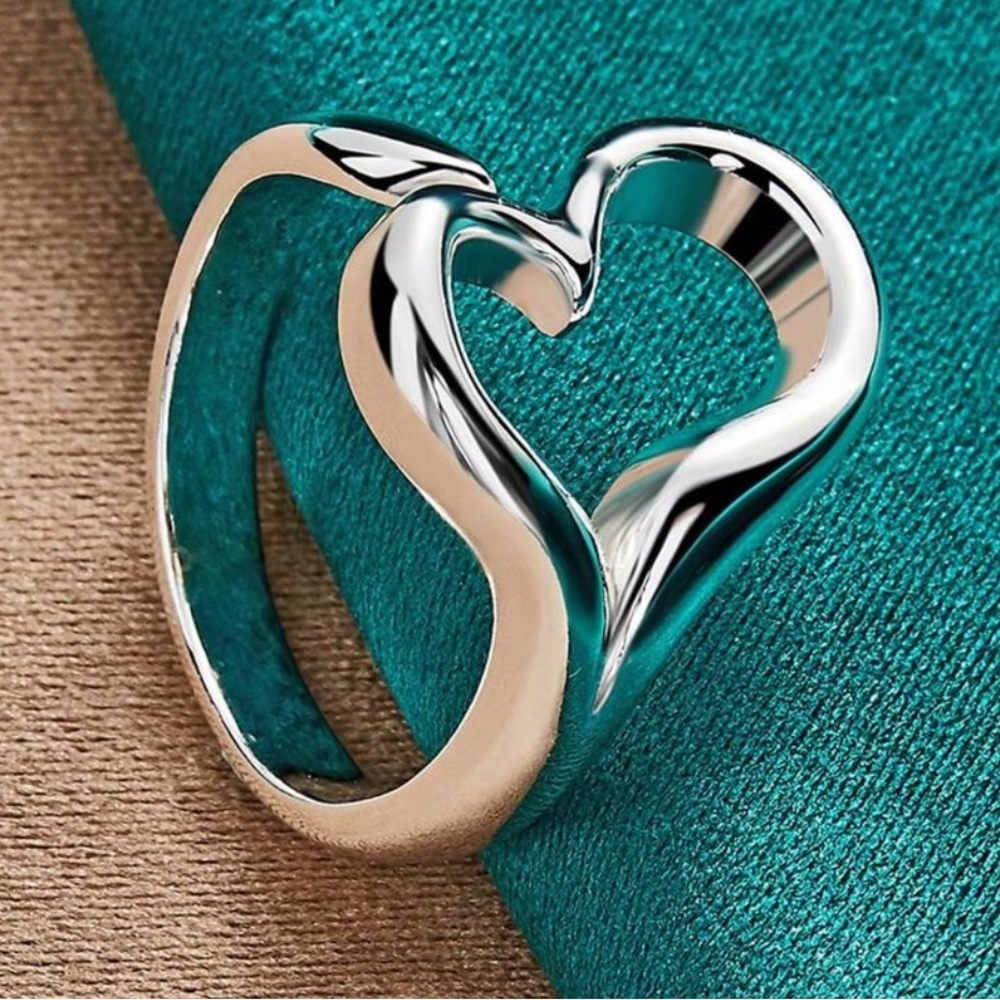 💕💕💕BOGOHO 💕💕💕Elegant Sterling Silver Heart Ring-OS